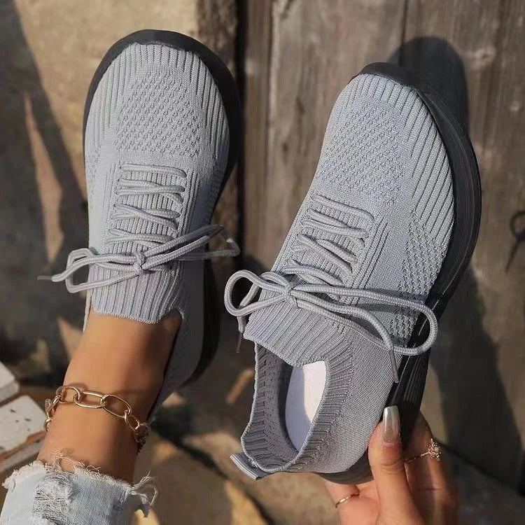 Elastiske striksneakers til kvinder med støttende indersål