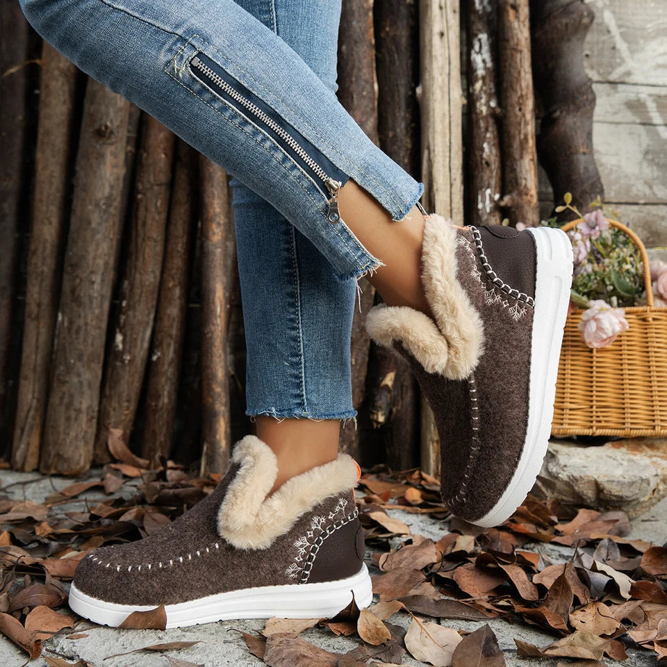 Moderigtige sneakers til damer med for, velcrolukning og skridsikker sål